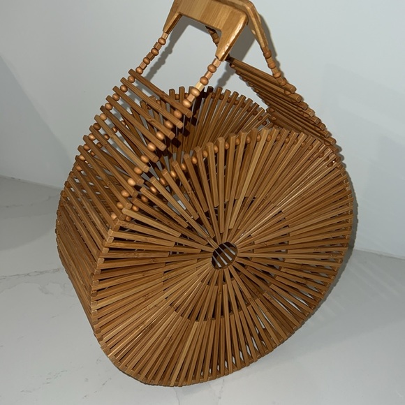 Cult Gaia Zaha bamboo bag 🤩 - Picture 3 of 5